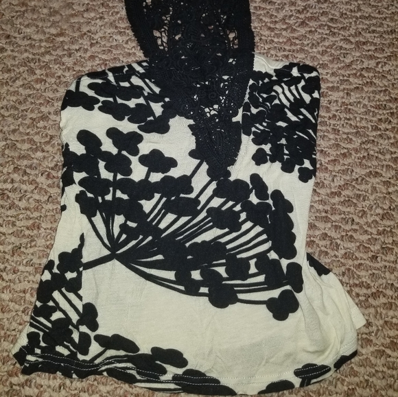 Two cute tops - Picture 7 of 10